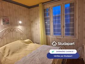 Pokój prywatny do wynajęcia za 300 € miesięcznie w mieście Saint-Brieuc, Rue La Fayette