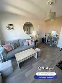 Appartement te huur voor € 600 per maand in Troyes, Avenue Pierre Brossolette