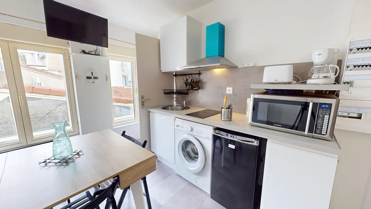 Studio te huur voor € 484 per maand in Saint-Étienne, Rue des Martyrs de Vingre