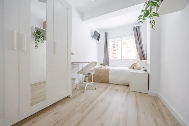 Private room in Carrer Campoamor, Valencia (1522622) room image 1
