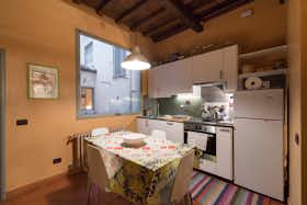 Apartment for rent for €2,000 per month in Florence, Via dei Servi