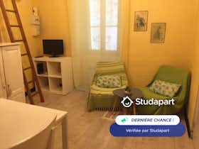 Apartment for rent for €400 per month in Avignon, Rue Pommier