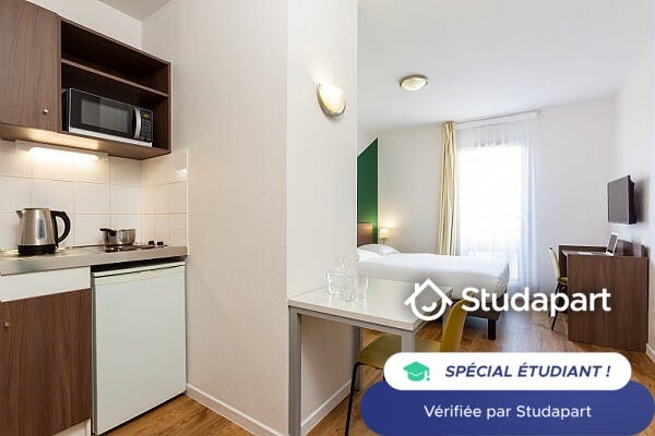 Private room for rent for €900 per month in Carrières-sous-Poissy, Rue de la Senette