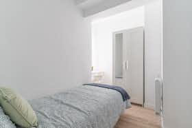 Private room for rent for €320 per month in Madrid, Calle de los Cacereños