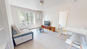 Mieszkanie do wynajęcia za 838 € miesięcznie w mieście Saint-Martin-d’Hères, Rue Jean Cocteau