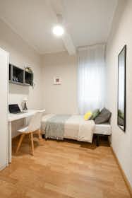 Privé kamer te huur voor € 390 per maand in Zaragoza, Calle Franco y López