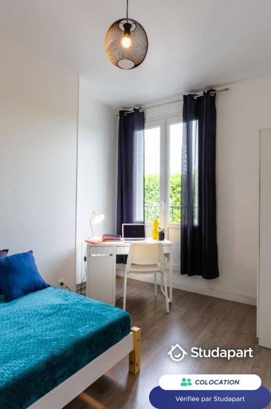 Private room for rent for €420 per month in Compiègne, Place de la Gare