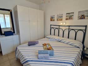 Apartment for rent for €3,163 per month in Santa Teresa Gallura, Via Cagliari
