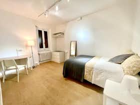 Privé kamer te huur voor € 800 per maand in Florence, Via Giuseppe Giusti