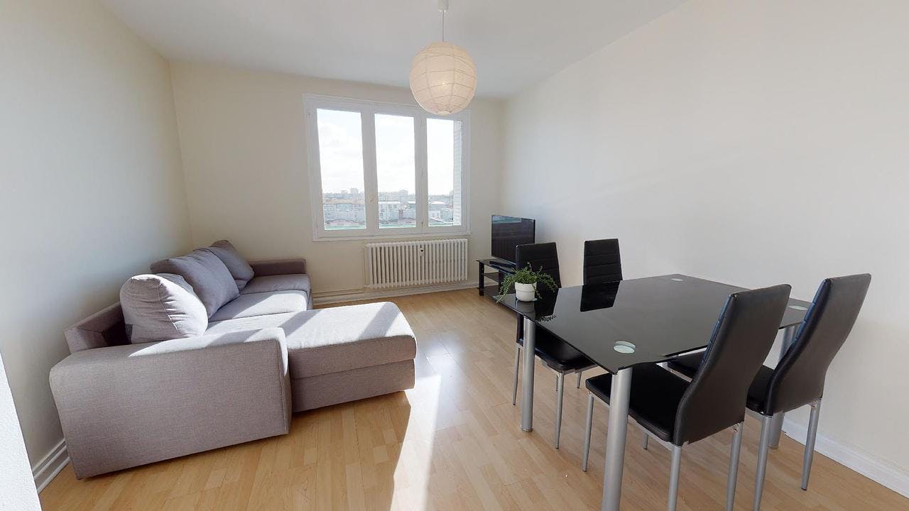 公寓 正在以 €1,100 的月租出租，其位于 Villeurbanne, Rue de la Filature