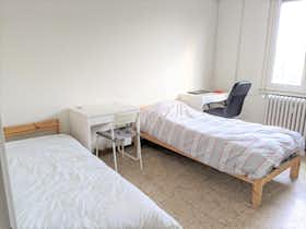 Shared room for rent for €390 per month in Milan, Via Jacopino da Tradate