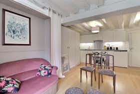 Studio for rent for €1,590 per month in Paris, Rue Notre-Dame de Nazareth
