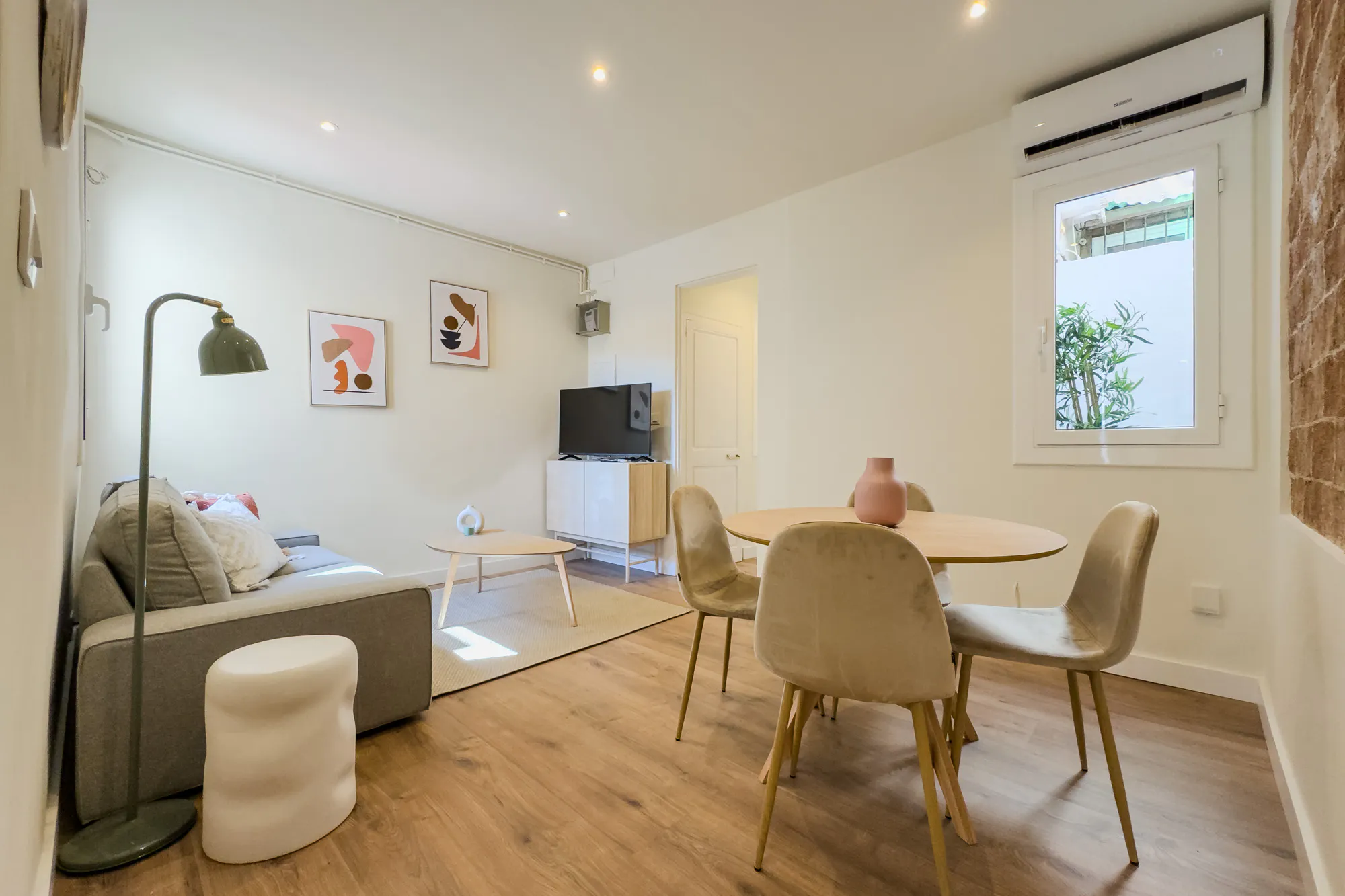1-Bedroom Apartment in Carrer del Comte Borrell, Barcelona (1523316) ROOM 1