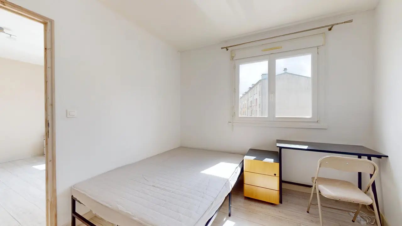 Private room in Rue Hoche, Brest (1523342) room image 2