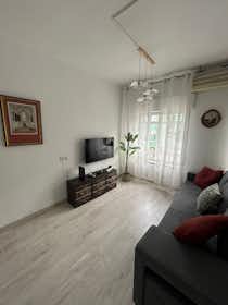 Apartment for rent for €9,999 per month in Almada, Rua Comandante António Feio