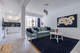 Apartamento para alugar por € 9.999 por mês em Almada, Rua Bernardo Francisco da Costa