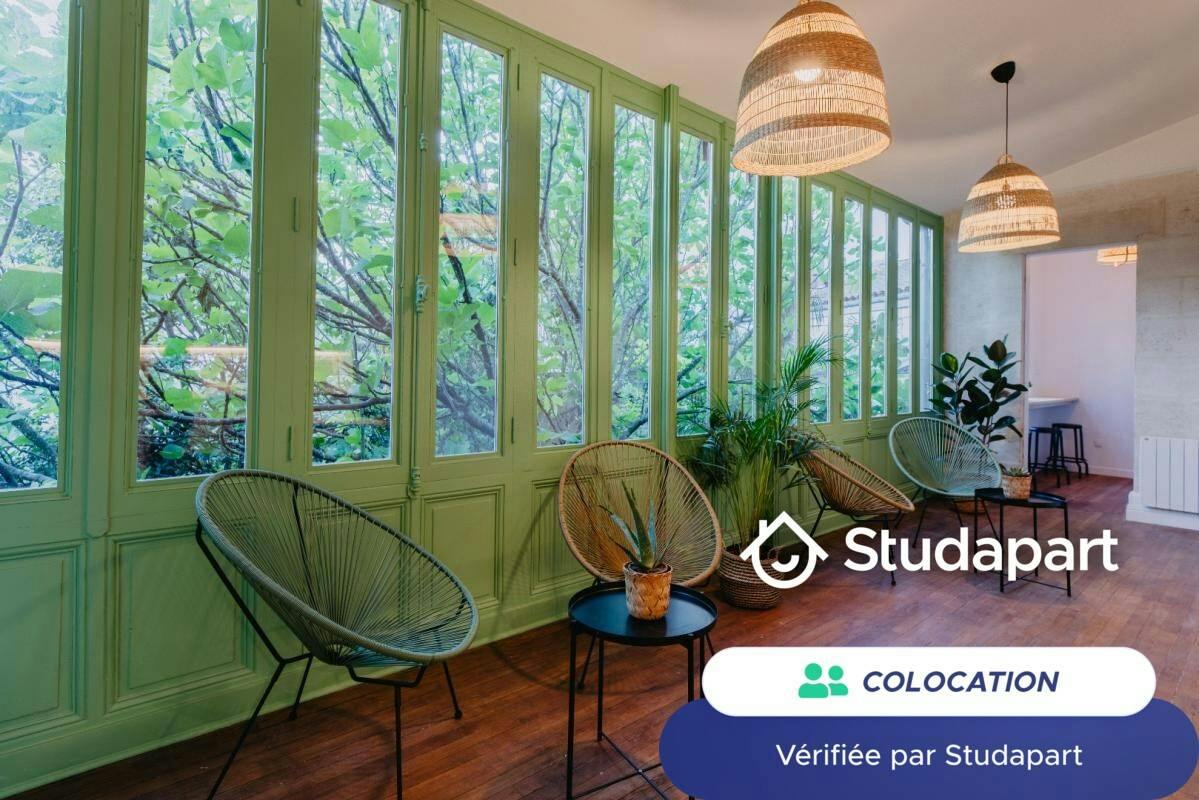 Private room for rent on Rue de Catros, Bordeaux