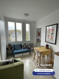 Apartamento para alugar por € 900 por mês em Nantes, Boulevard Eugène Orieux