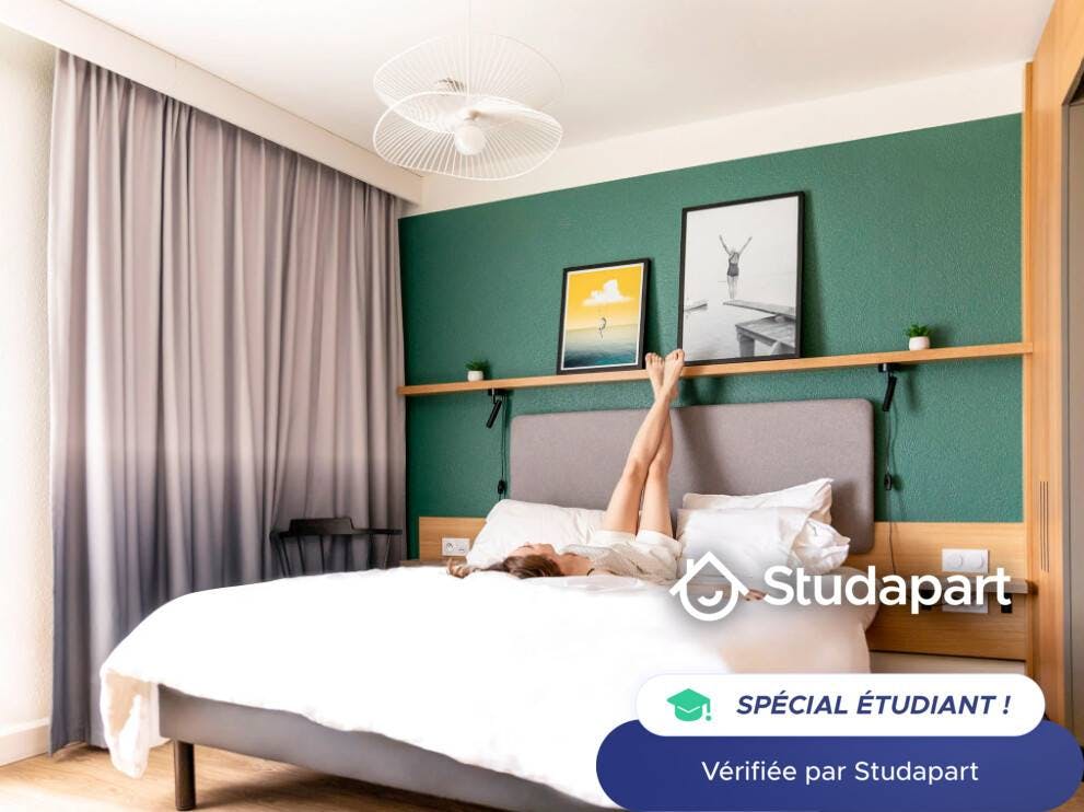 Chambre privée à louer pour 1 350 €/mois à Annecy, Place Marie Curie