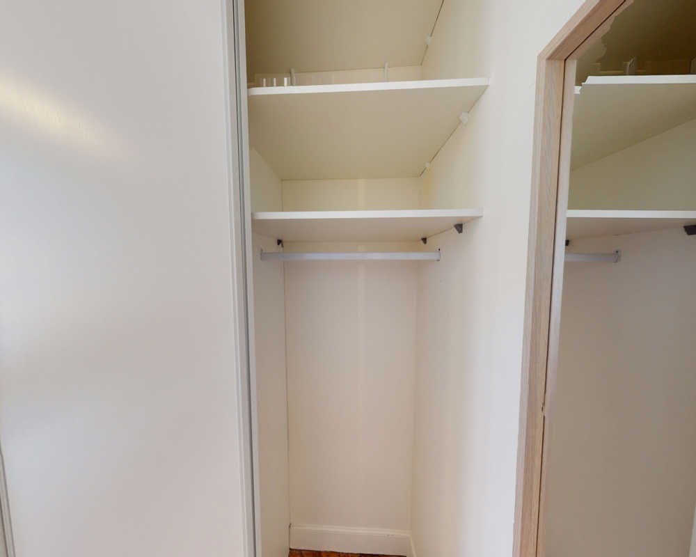 Private room for rent on Rue Saint-Dominique, Paris - Plus