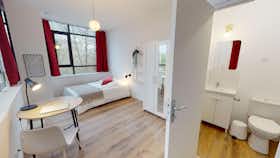 Private room for rent for €750 per month in Asnières-sur-Seine, Avenue Sainte-Anne