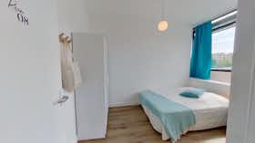 Private room for rent for €796 per month in Asnières-sur-Seine, Avenue Sainte-Anne