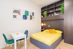 Studio for rent for €1,200 per month in Milan, Via Marghera