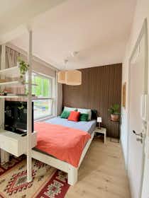 Studio for rent for €1,800 per month in Amsterdam, Joubertstraat