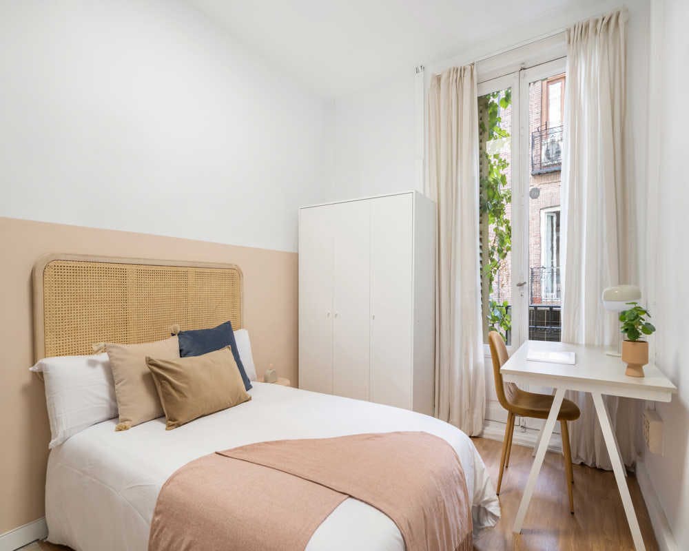 Private room in Calle de Padilla, Madrid (1523817) room image 1