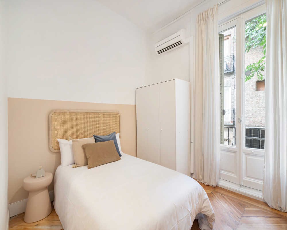 Private room in Calle de Padilla, Madrid (1523819) room image 2