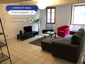Appartement te huur voor € 600 per maand in Toulon, Rue Roche