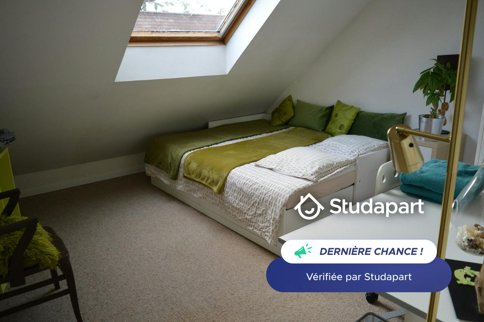 Private room for rent for €550 per month in Guyancourt, Rue Jean-Baptiste Clément