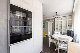 Apartment for rent for €800 per month in Madrid, Calle de Torrecilla del Leal