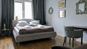 Apartment for rent for €800 per month in Madrid, Calle de San Pedro