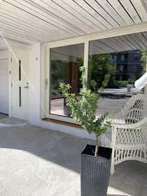 Maison à louer pour 27 589 SEK/mois à Roslags Näsby, Stationsvägen