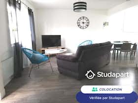 Private room for rent for €400 per month in La Roche-sur-Yon, Boulevard Réaumur