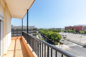 公寓 正在以 €1,800 的月租出租，其位于 Sueca, Carrer de Ramon Llull