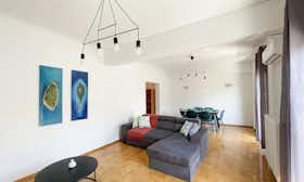 公寓 正在以 €850 的月租出租，其位于 Rome, Via di Parione