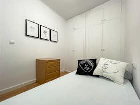 Private room for rent for €300 per month in Alicante, Avenida Jijona