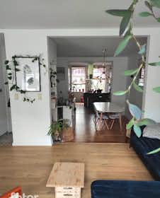 Appartamento in affitto a 2.500 € al mese a Uccle, Rue Vanderkindere