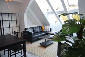 公寓 正在以 €1,200 的月租出租，其位于 Berlin, Pintschallee