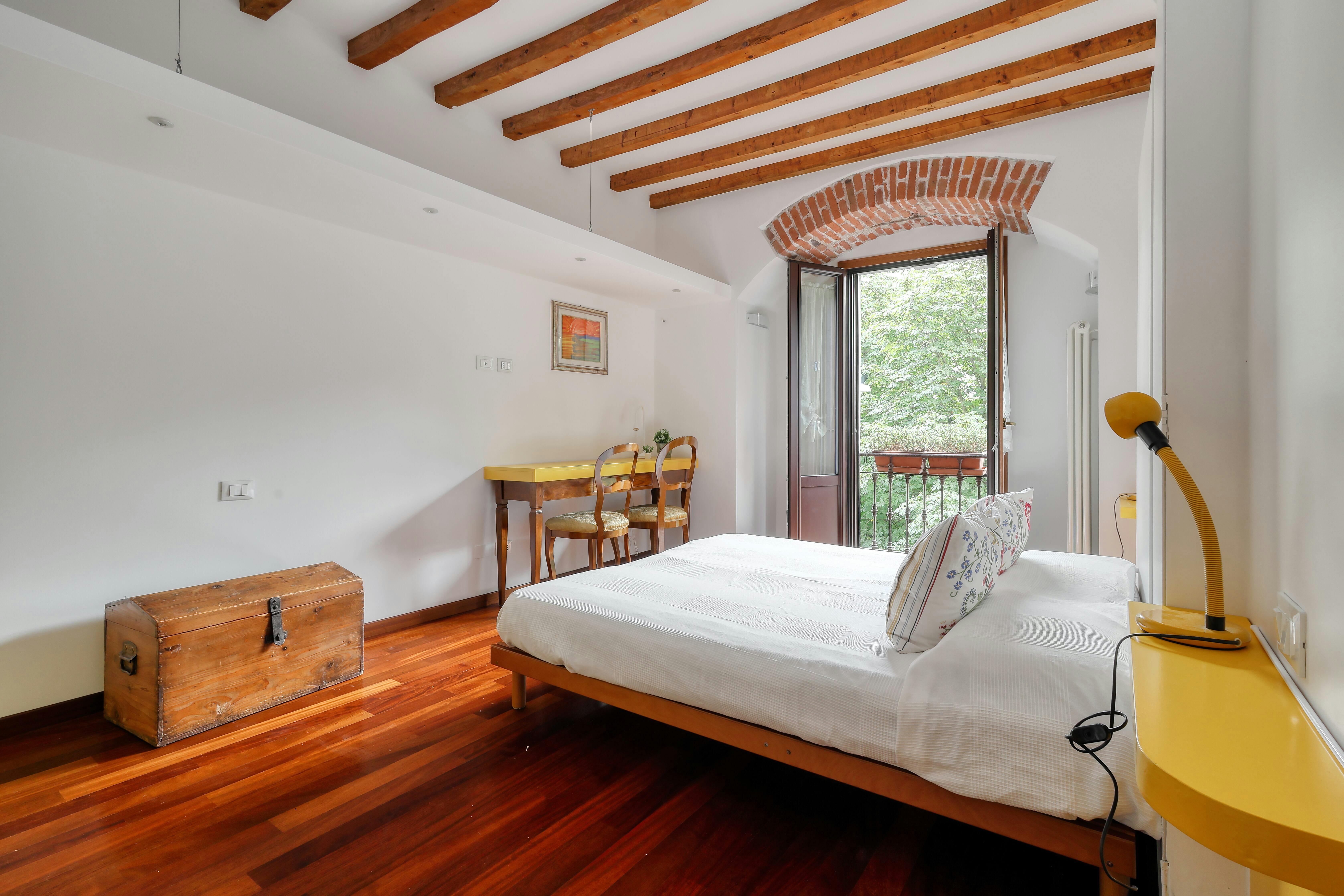 Largo La Foppa, Milan