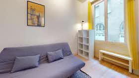 Studio for rent for €430 per month in Saint-Étienne, Rue Désiré Claude