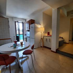 Apartment for rent for €1,800 per month in Florence, Via Enrico Forlanini
