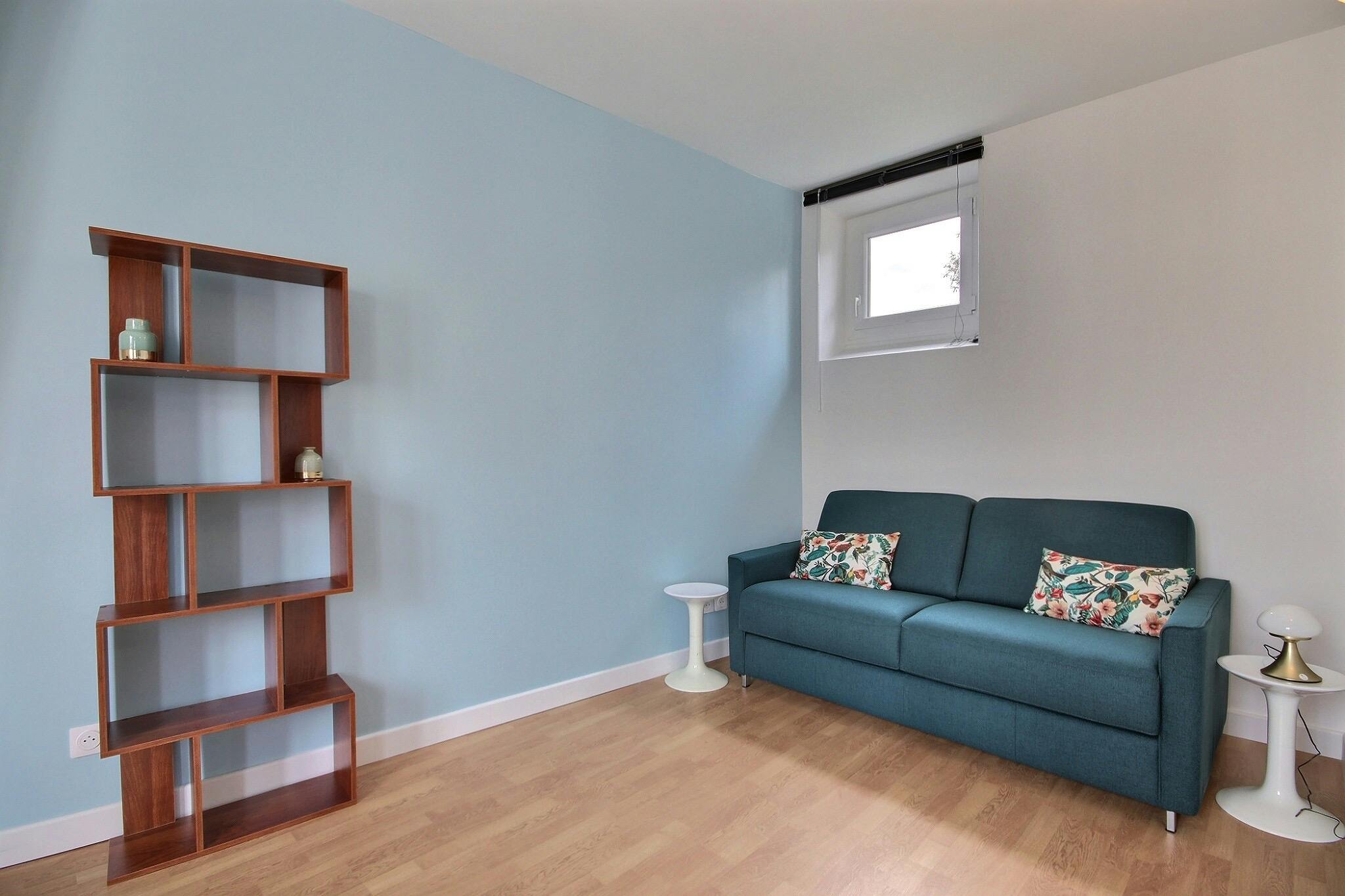 Rue de Charenton, Paris preview