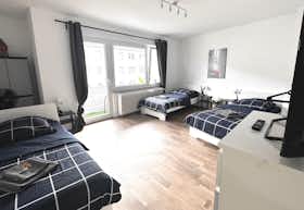 Apartment for rent for €2,000 per month in Remscheid, Freiheitstraße
