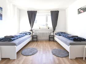 Apartment for rent for €2,500 per month in Essen, Höltestraße