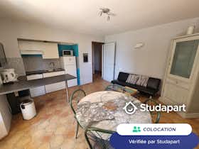 Private room for rent for €450 per month in La Farlède, Rue du Hameau des Grands