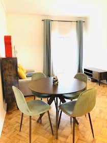 Apartment for rent for €1,350 per month in Lisbon, Rua Carlos Mardel