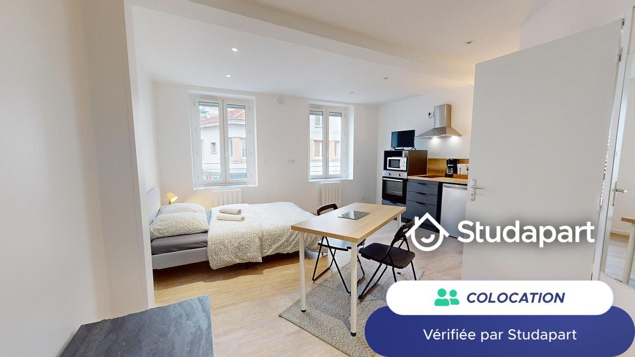 Private room for rent on Rue des Alliés, Saint-Étienne - View 3
